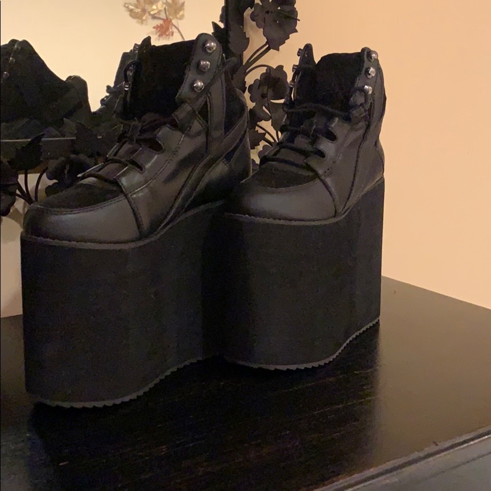 YRU Qozmo Sky Hi Platform